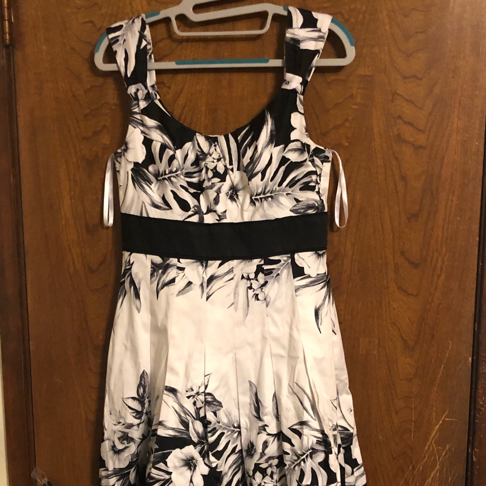 White House Black Market dress size 2